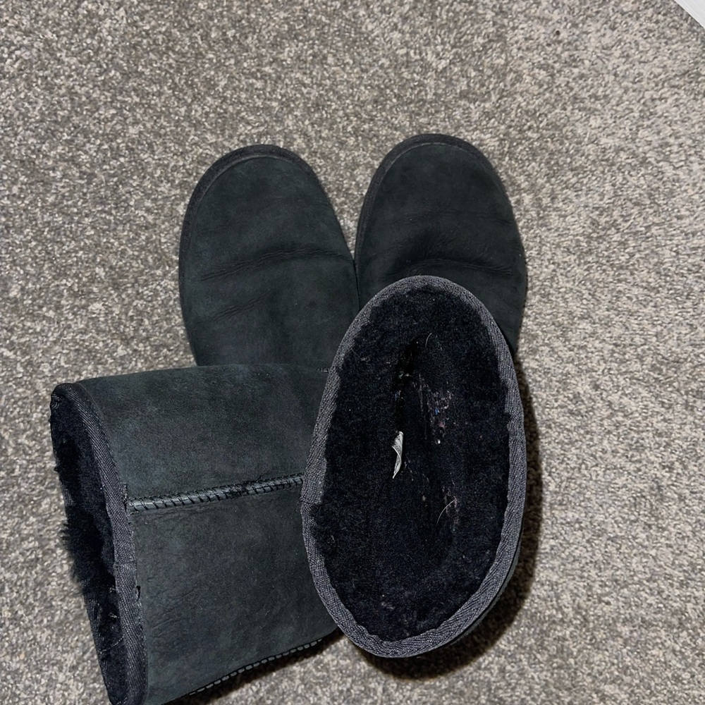 UGGS - Picture 5 of 5